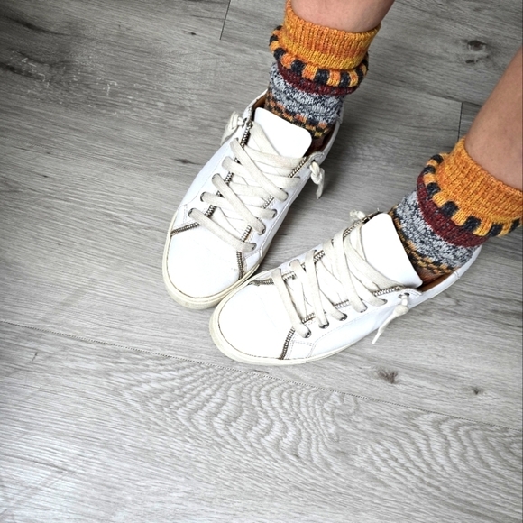 Frye | white leather sporty boho low-top shoes | WMS 8 - Picture 1 of 13